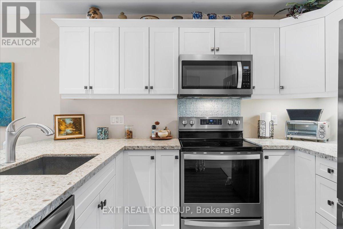 Photo 7 of 20 Gladstone Street W, Madoc ON