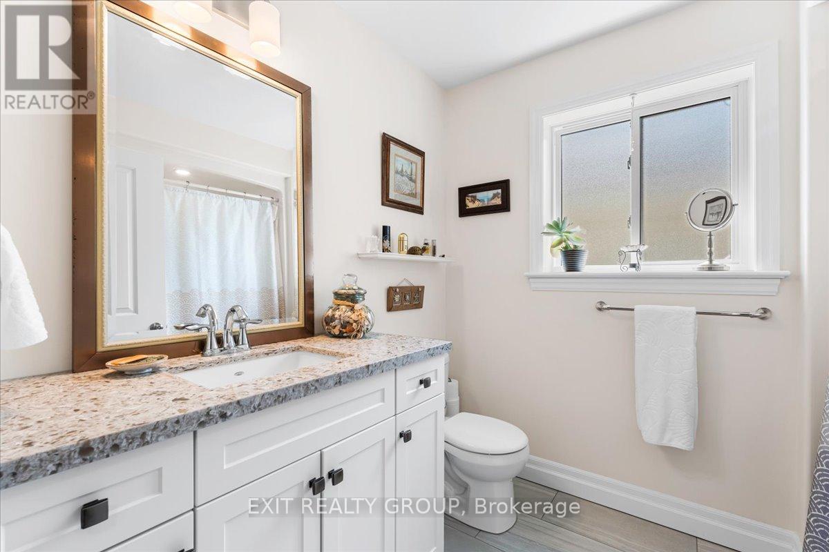 Photo 32 of 20 Gladstone Street W, Madoc ON