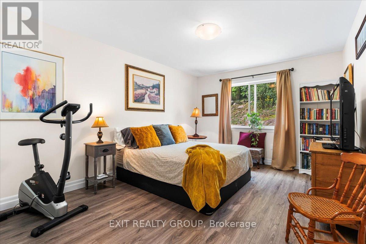 Photo 16 of 20 Gladstone Street W, Madoc ON