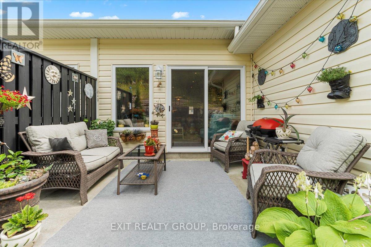 Photo 9 of 20 Gladstone Street W, Madoc ON