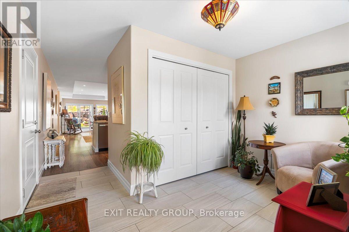 Photo 13 of 20 Gladstone Street W, Madoc ON