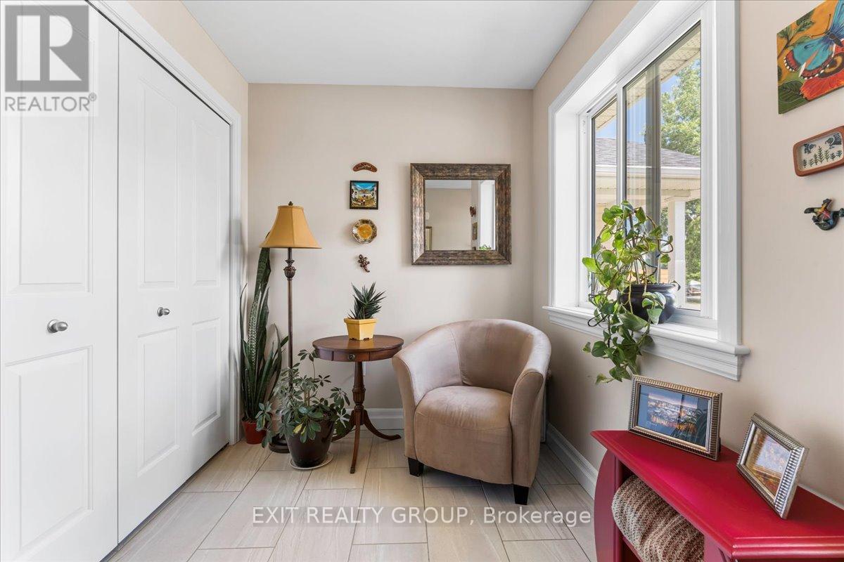 Photo 19 of 20 Gladstone Street W, Madoc ON