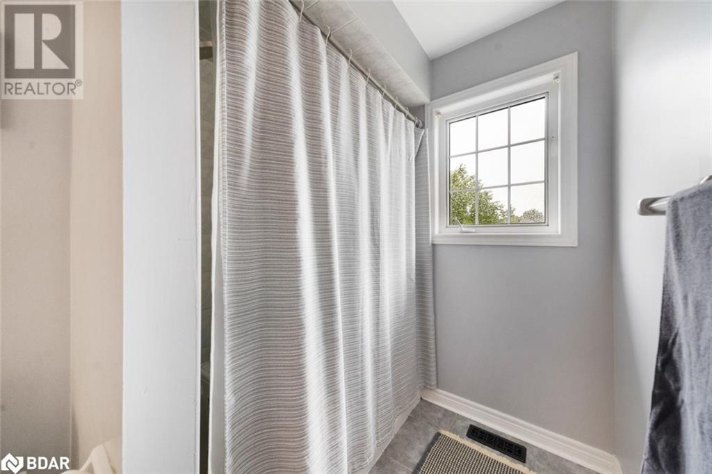 Photo 20 of 11 Mckenzie Crescent, Barrie ON