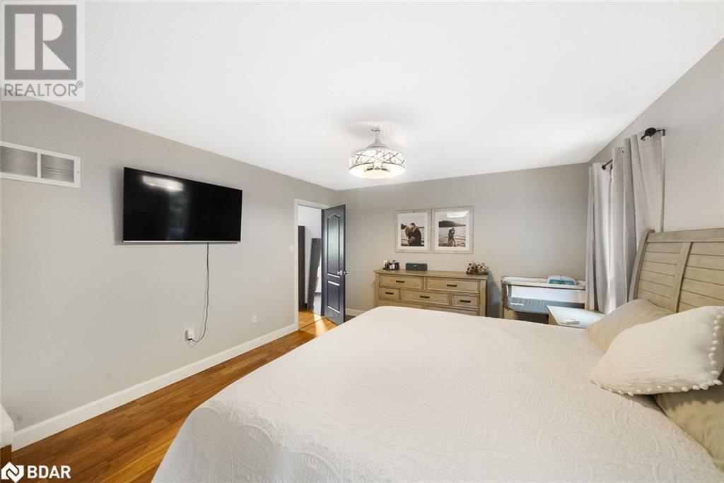 Photo 9 of 11 Mckenzie Crescent, Barrie ON