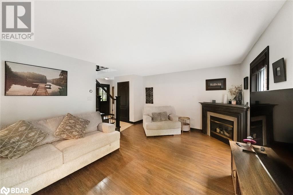 Photo 4 of 11 Mckenzie Crescent, Barrie ON