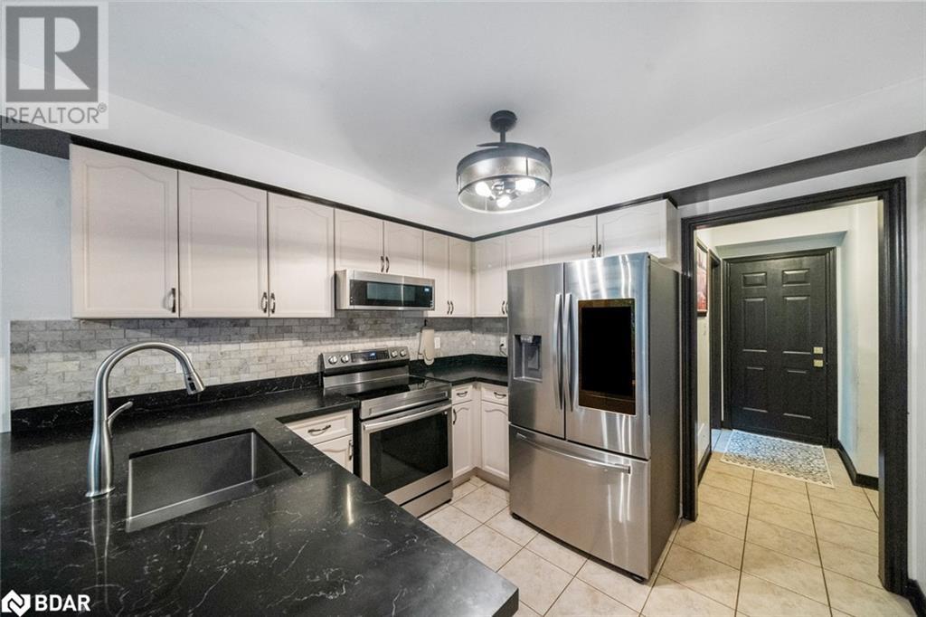 Photo 2 of 11 Mckenzie Crescent, Barrie ON