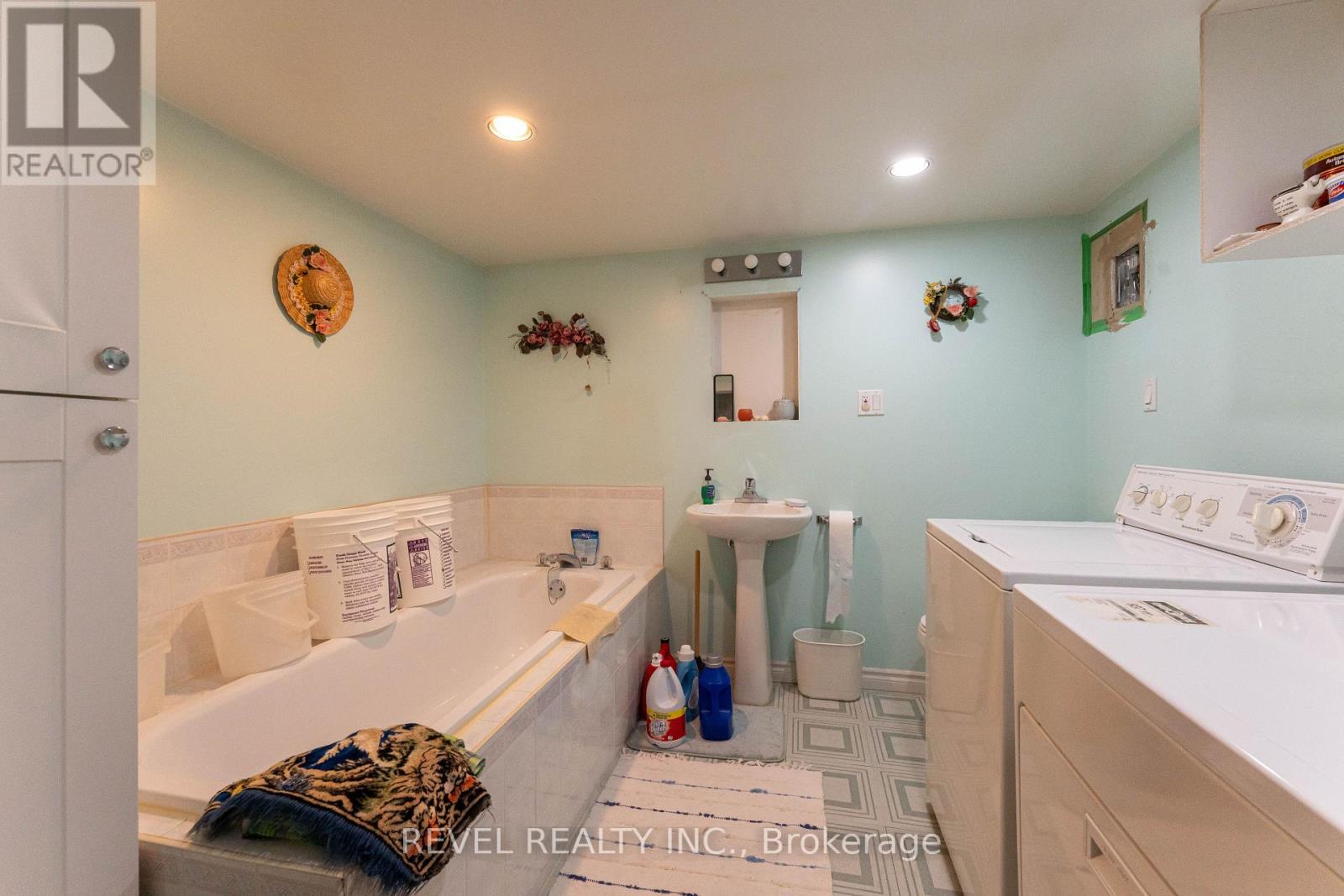 Photo 6 of 168 Macnab Street N, Hamilton ON