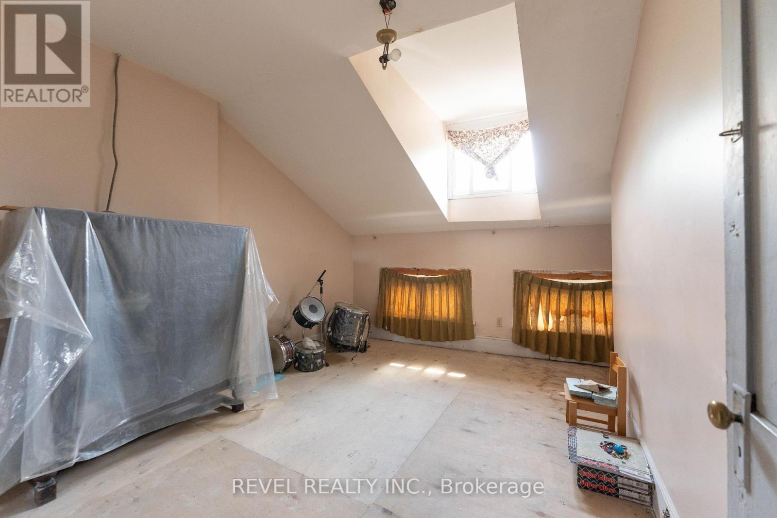 Photo 15 of 168 Macnab Street N, Hamilton ON