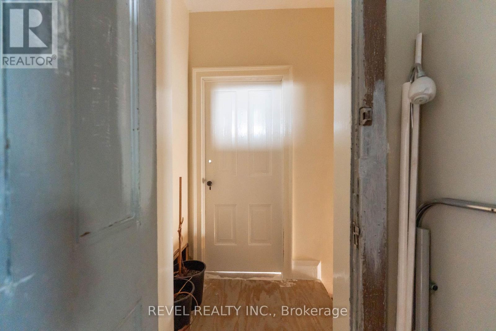 Photo 4 of 168 Macnab Street N, Hamilton ON