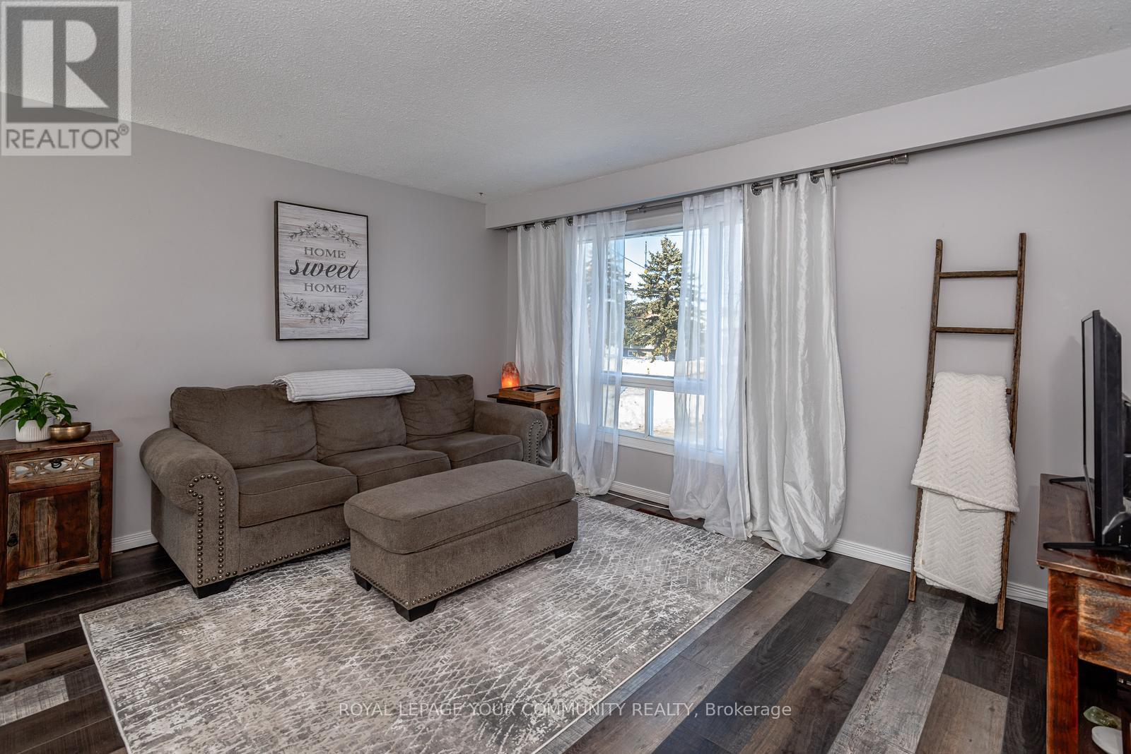 Photo 14 of 347 Lakeland Crescent, Brock ON