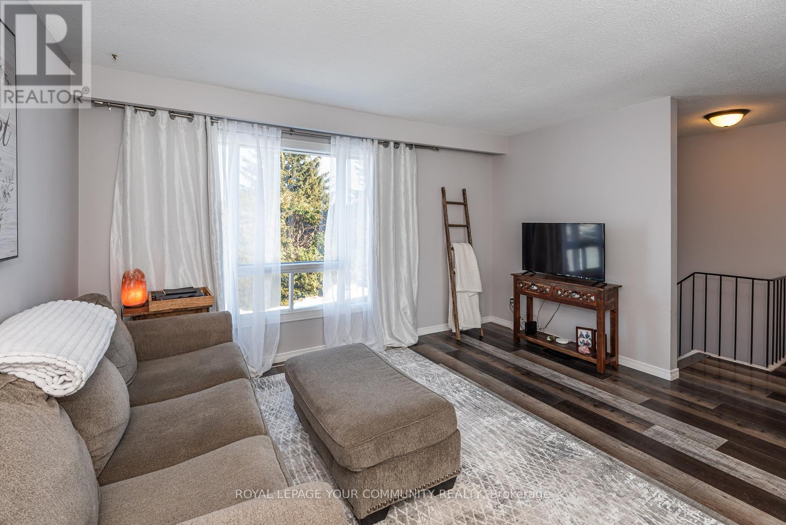 Photo 20 of 347 Lakeland Crescent, Brock ON