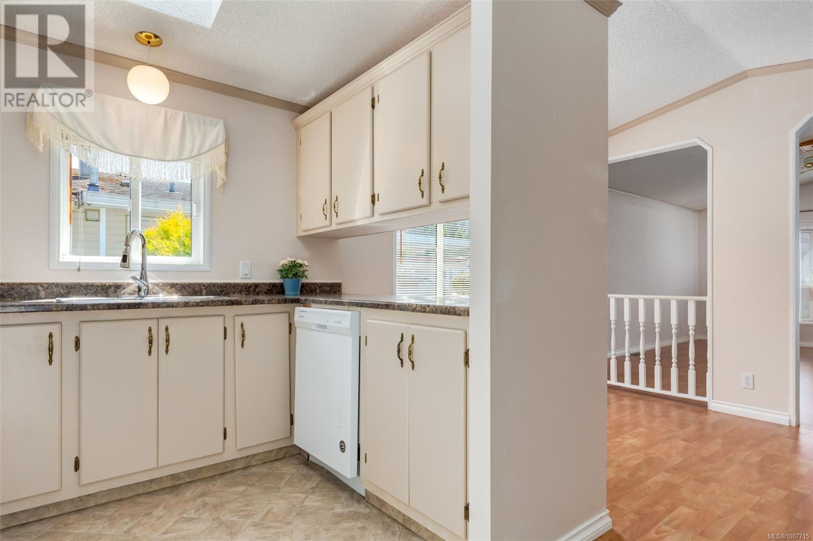 Photo 11 of 41 1840 Valley Oak Dr, Nanaimo BC