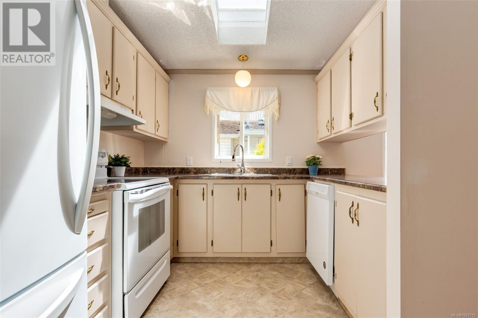Photo 12 of 41 1840 Valley Oak Dr, Nanaimo BC
