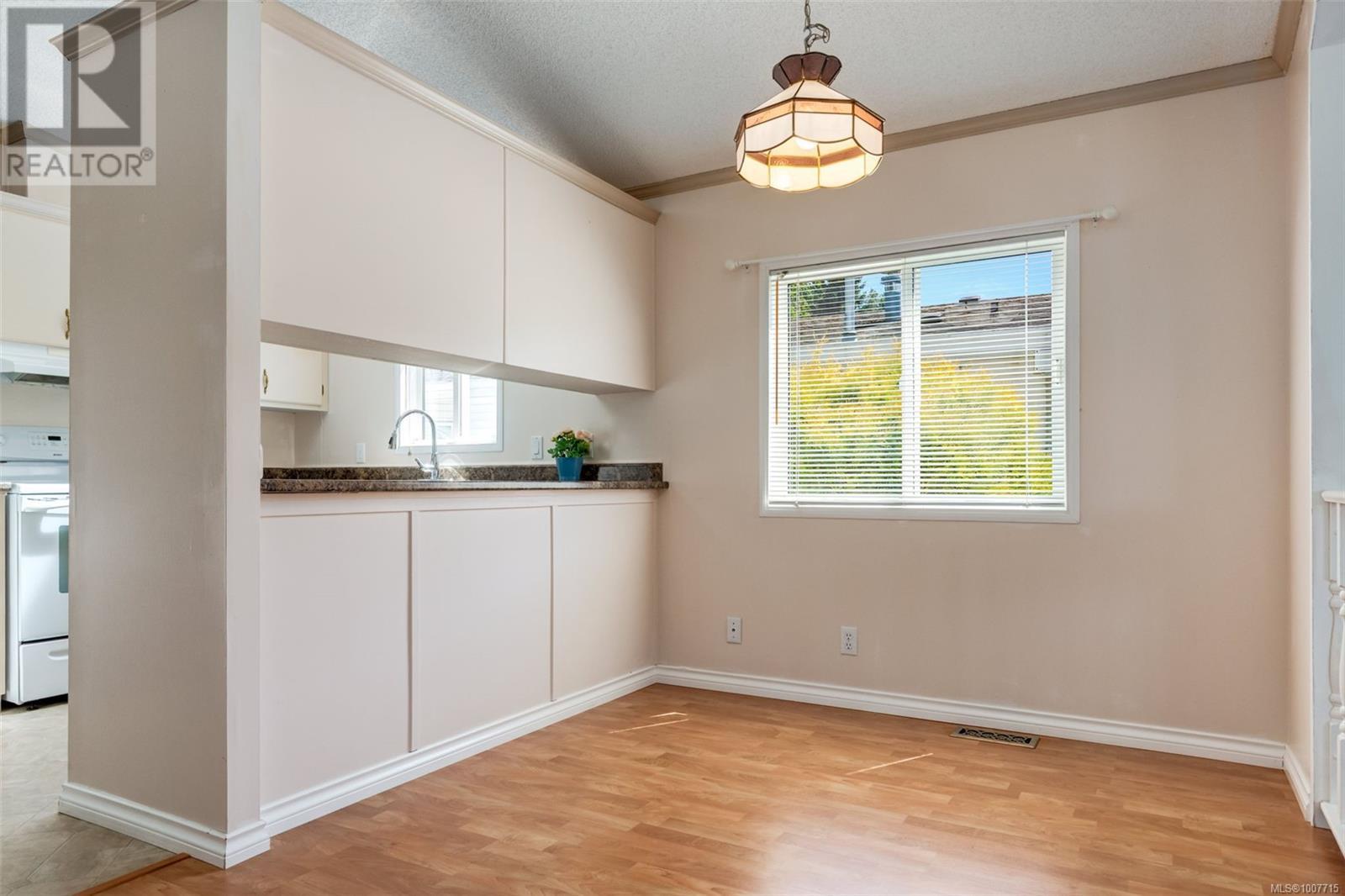 Photo 14 of 41 1840 Valley Oak Dr, Nanaimo BC