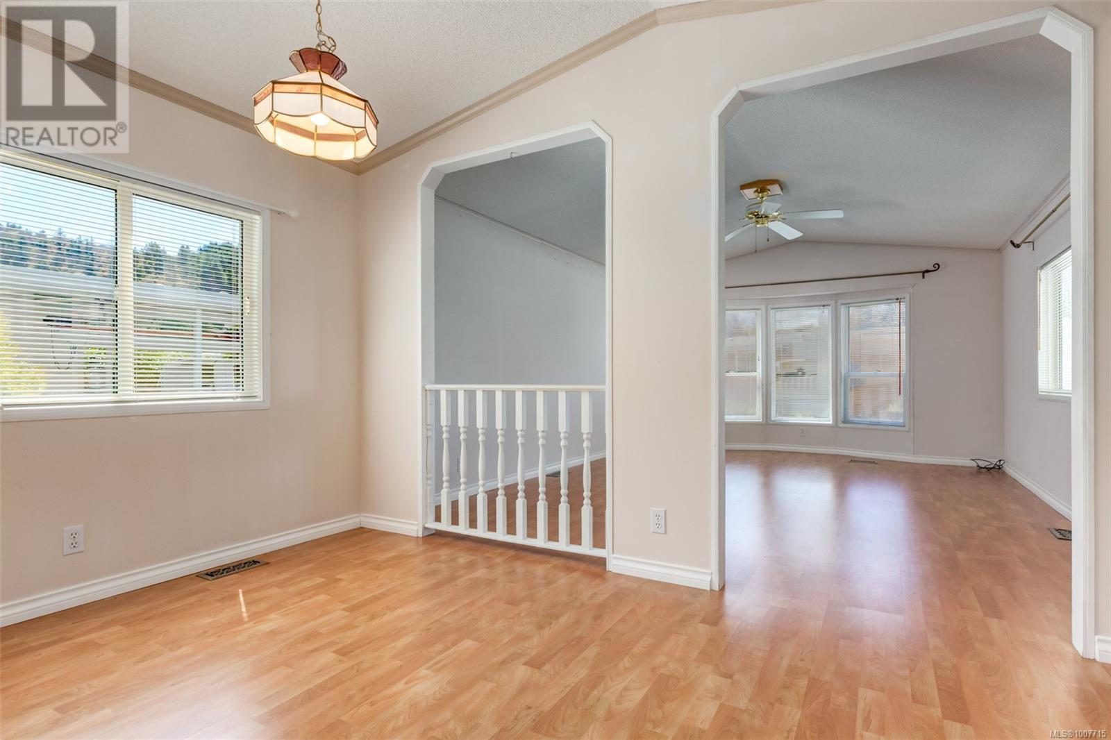 Photo 16 of 41 1840 Valley Oak Dr, Nanaimo BC