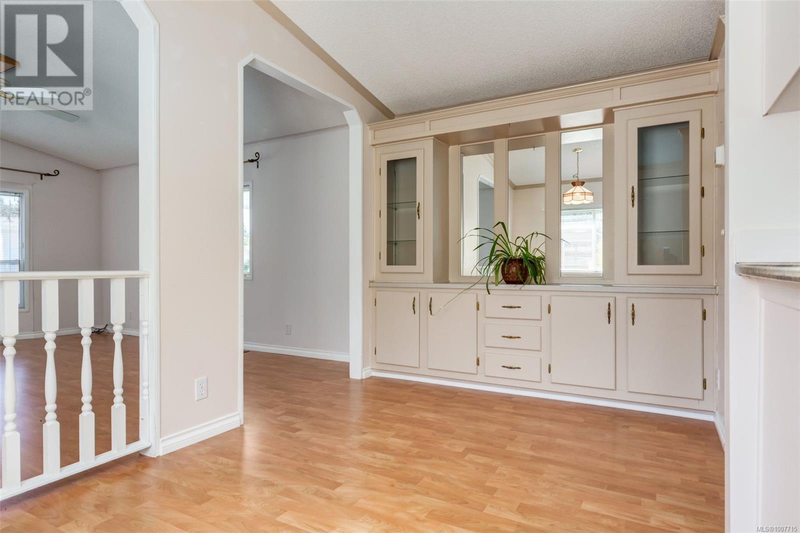 Photo 18 of 41 1840 Valley Oak Dr, Nanaimo BC