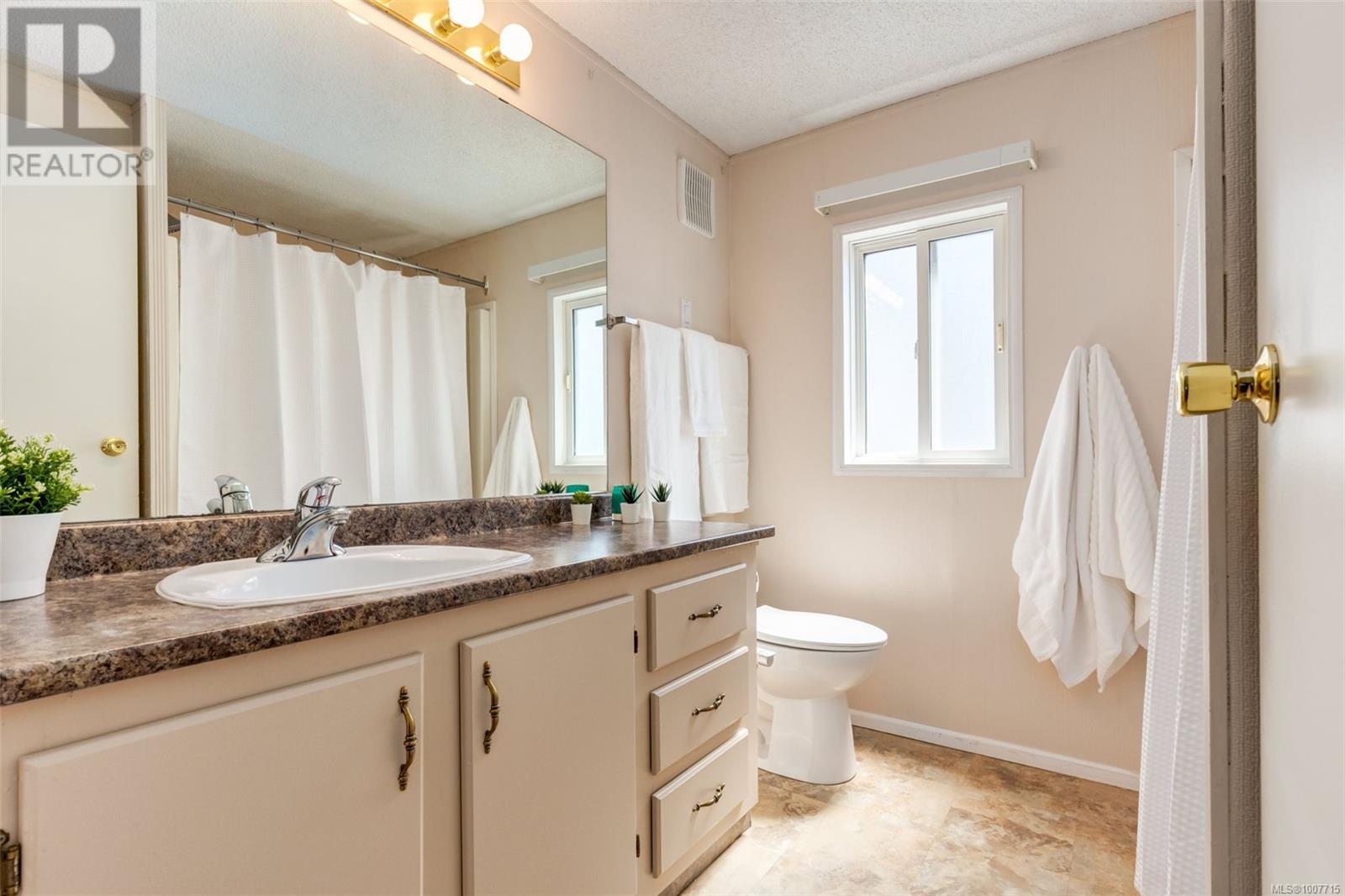Photo 26 of 41 1840 Valley Oak Dr, Nanaimo BC