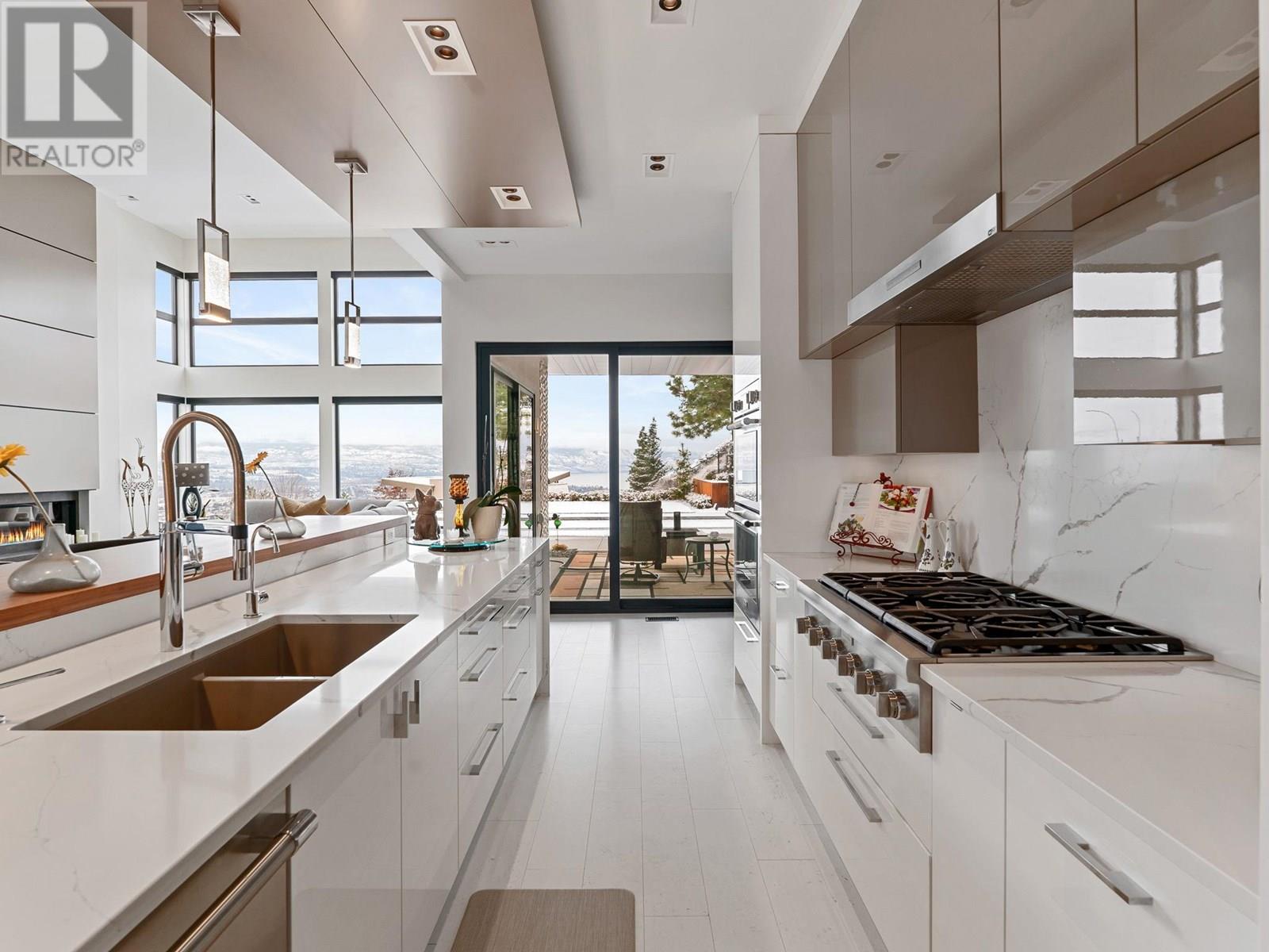  722 Highpointe Place, Kelowna