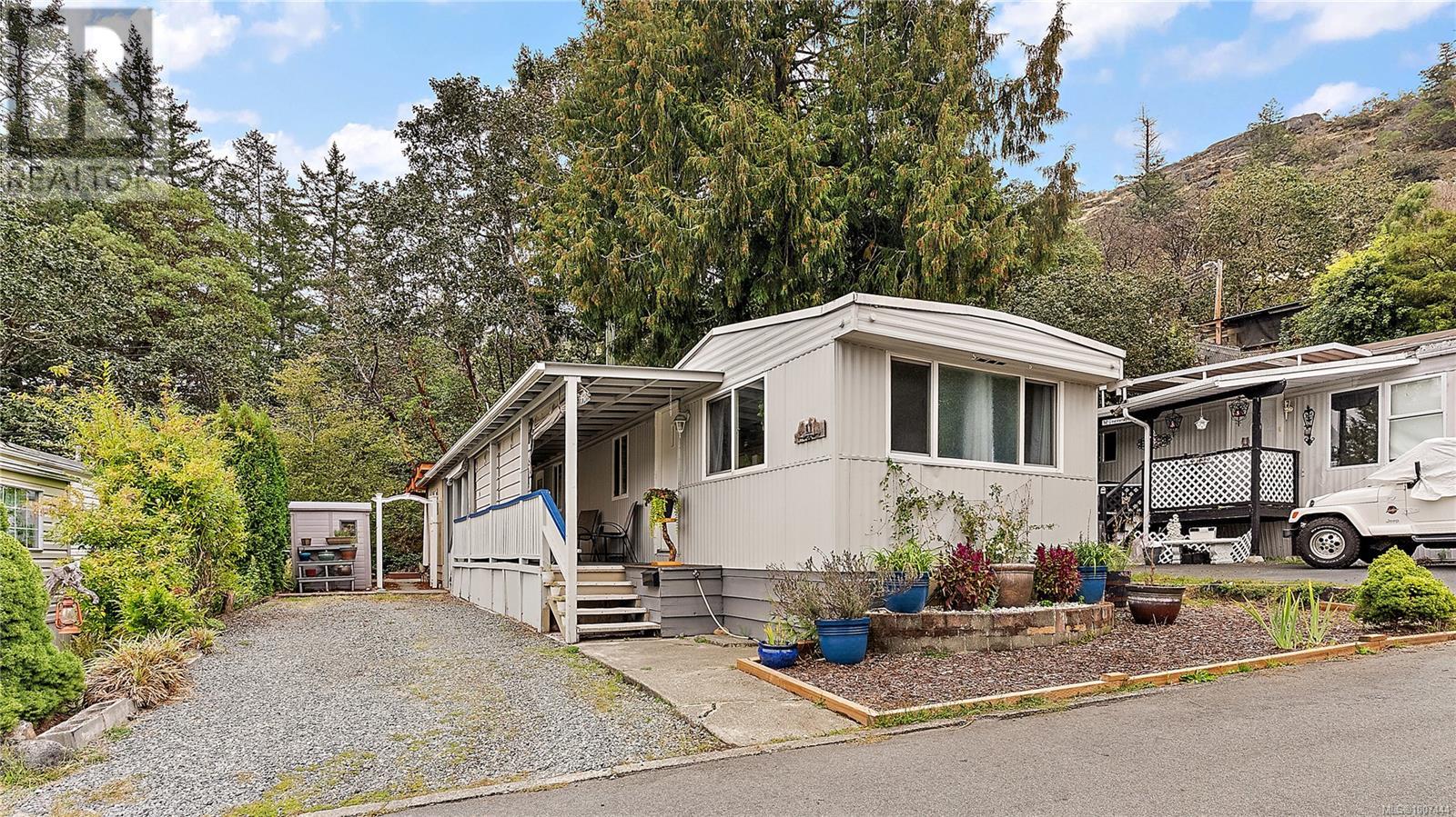 Photo 8 of 11 2587 Selwyn Rd, Langford BC