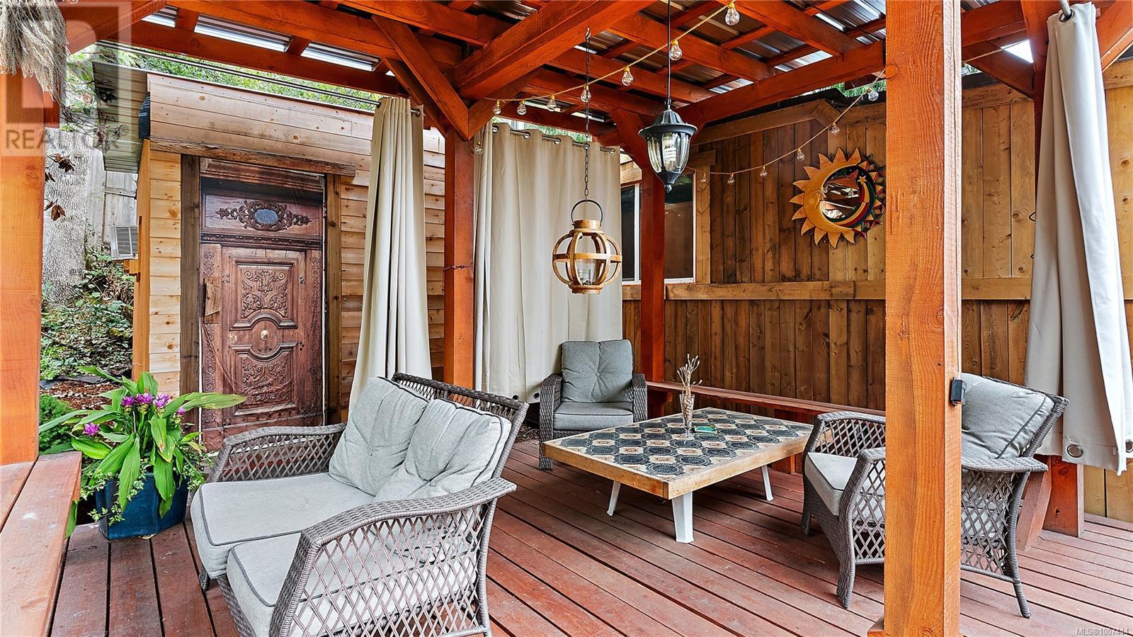 Photo 12 of 11 2587 Selwyn Rd, Langford BC
