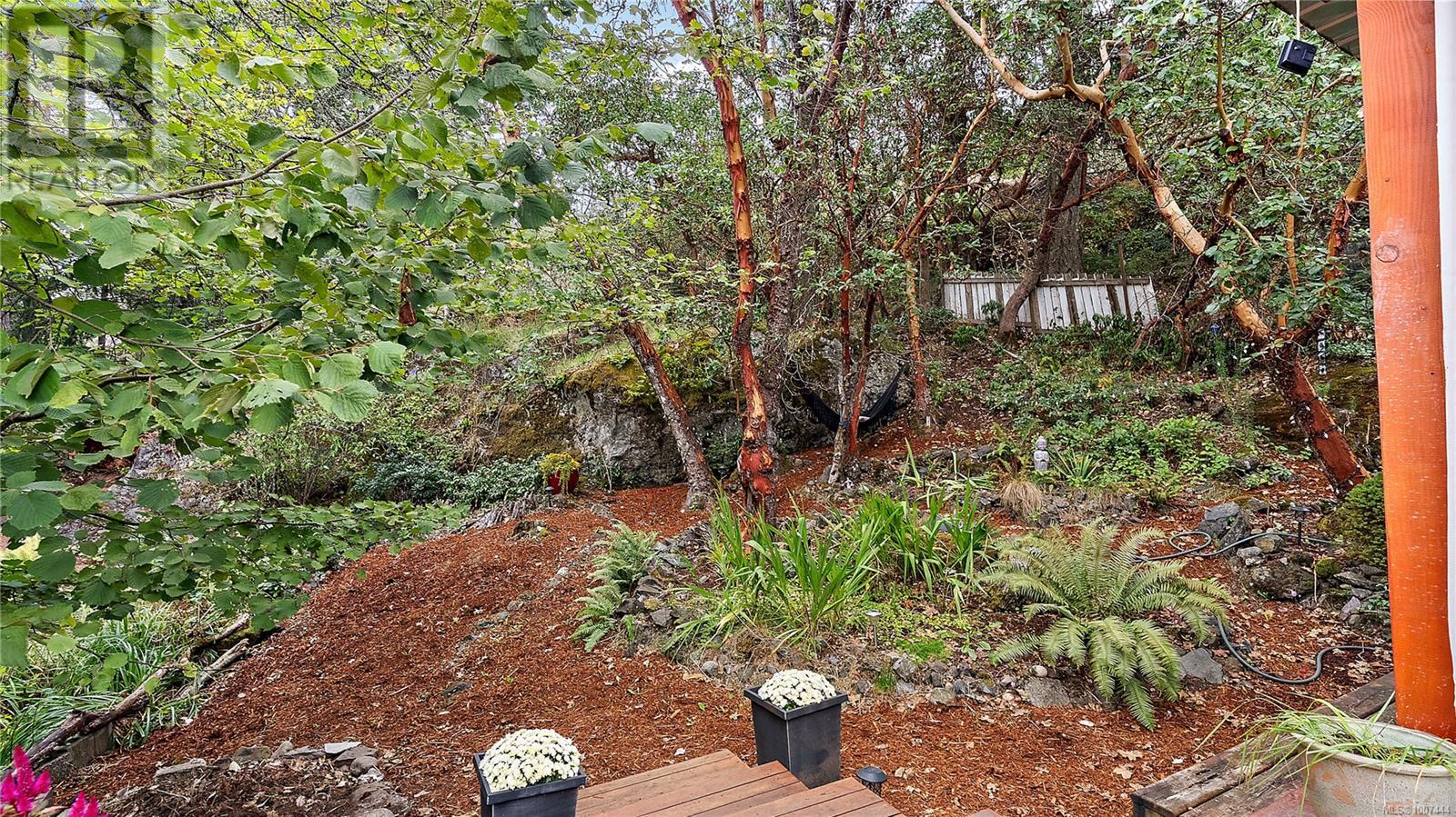 Photo 3 of 11 2587 Selwyn Rd, Langford BC