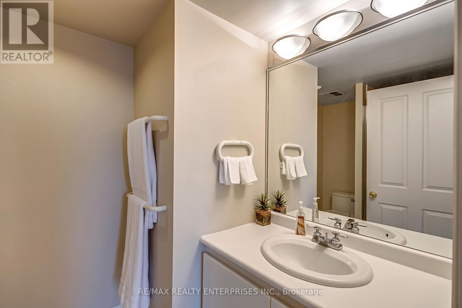 Photo 8 of 704 1800 The College Way, Mississauga ON