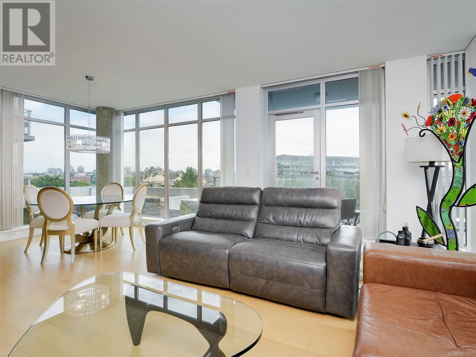 206 100 SAGHALIE Rd, Victoria