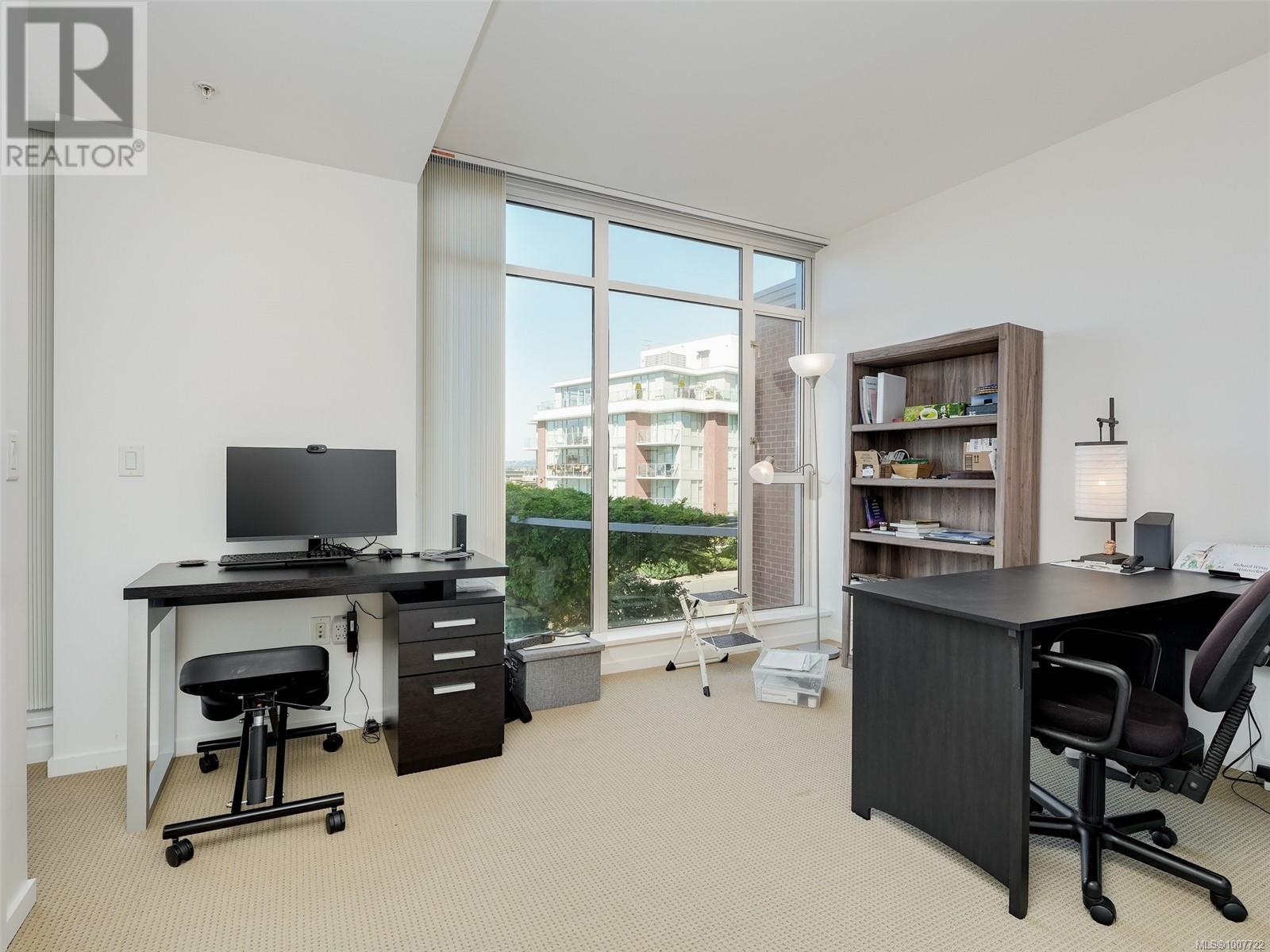 206 100 SAGHALIE Rd, Victoria