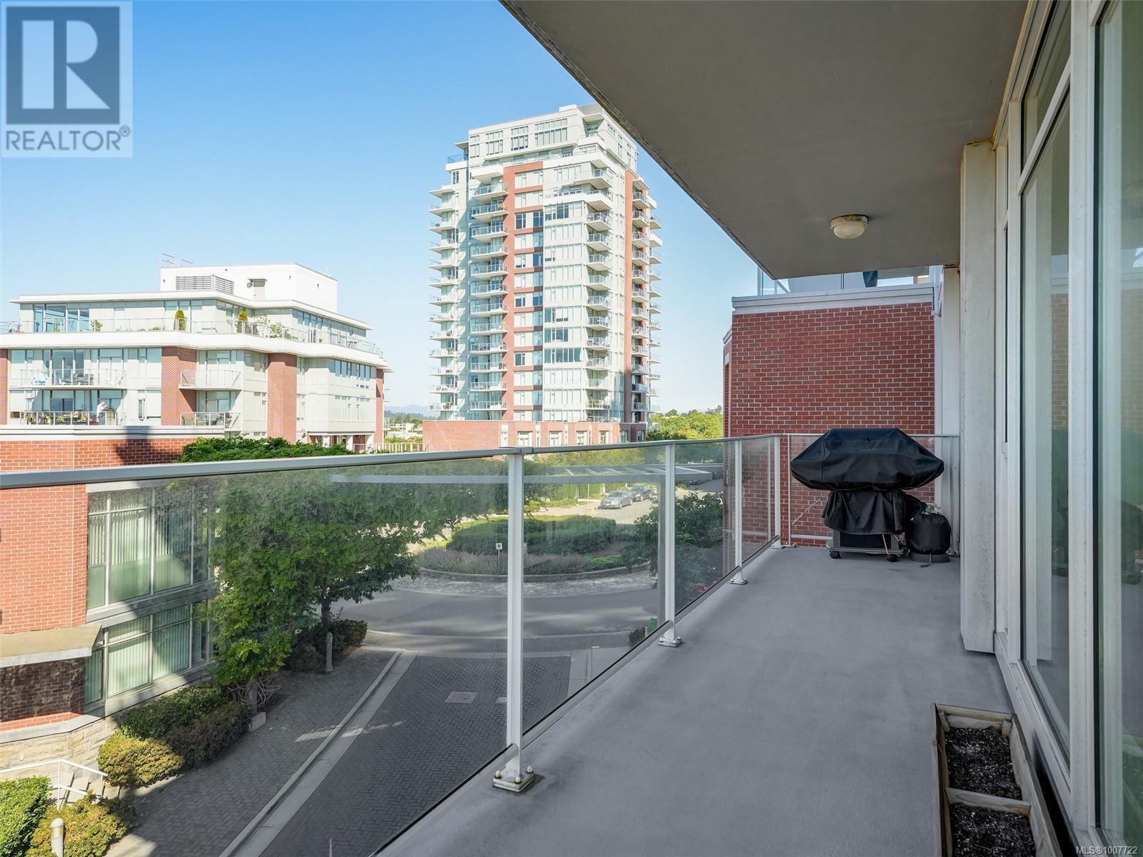 206 100 SAGHALIE Rd, Victoria