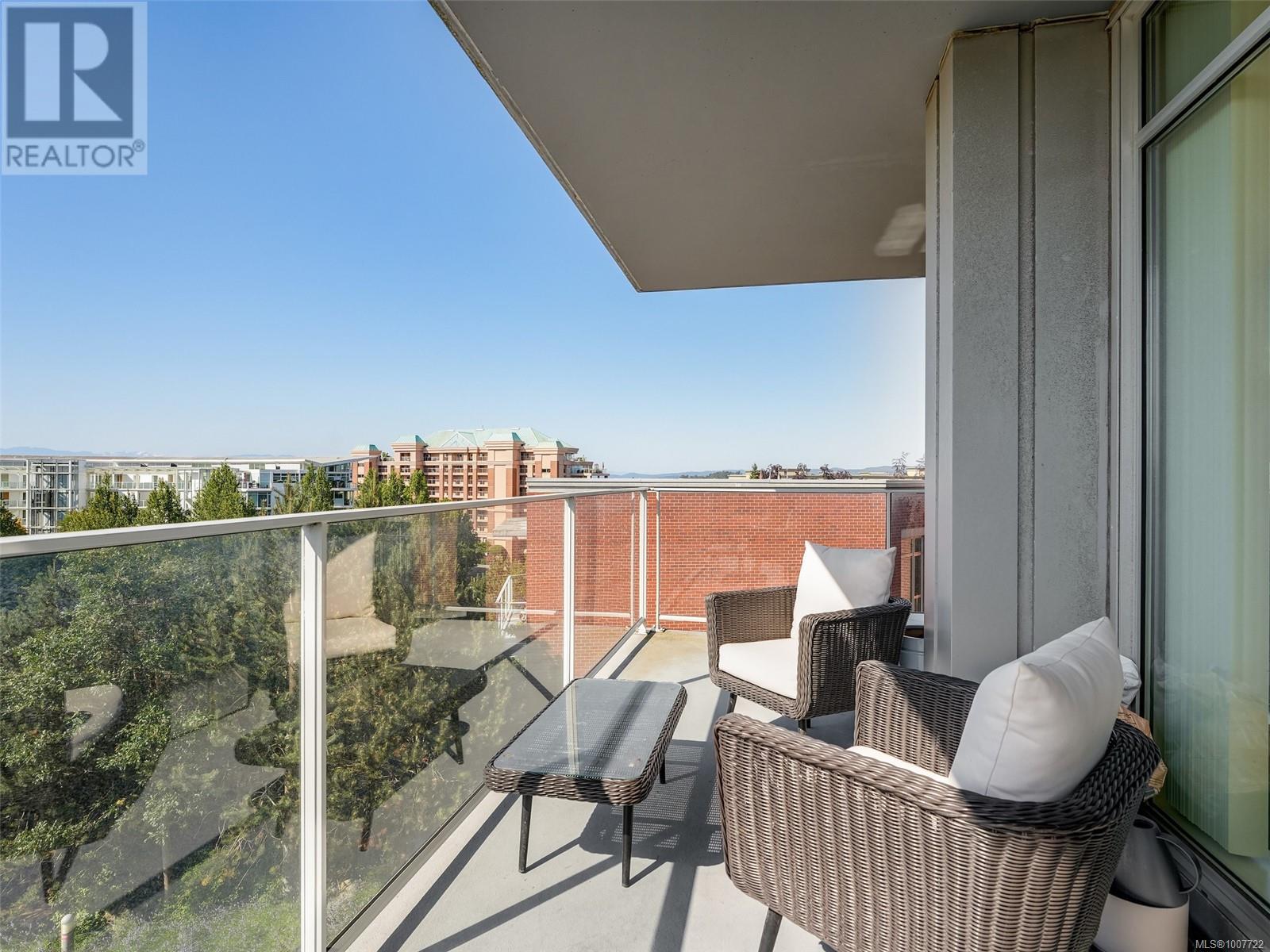 206 100 SAGHALIE Rd, Victoria