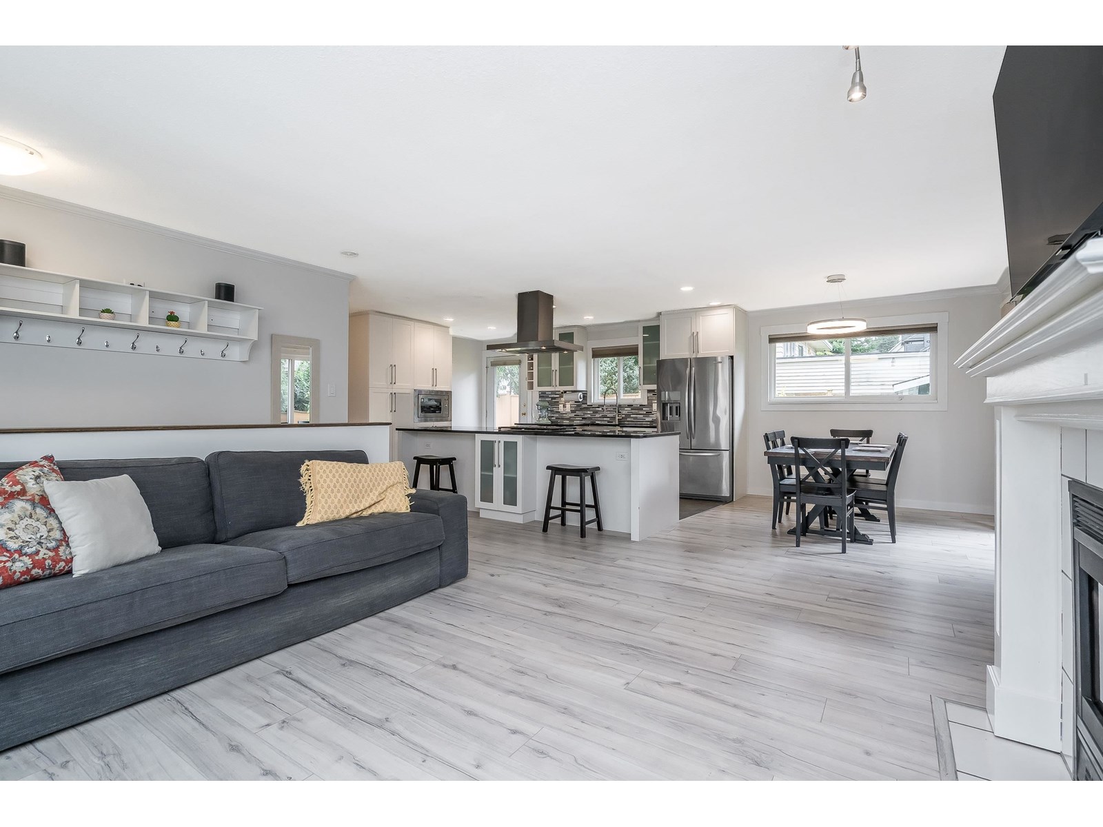 Photo 10 of 18096 61 Avenue, Surrey BC