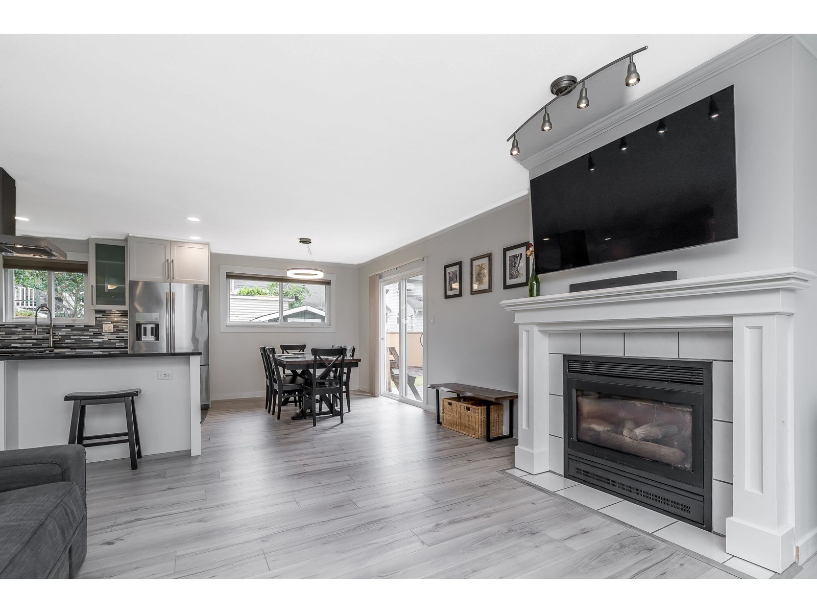 Photo 9 of 18096 61 Avenue, Surrey BC