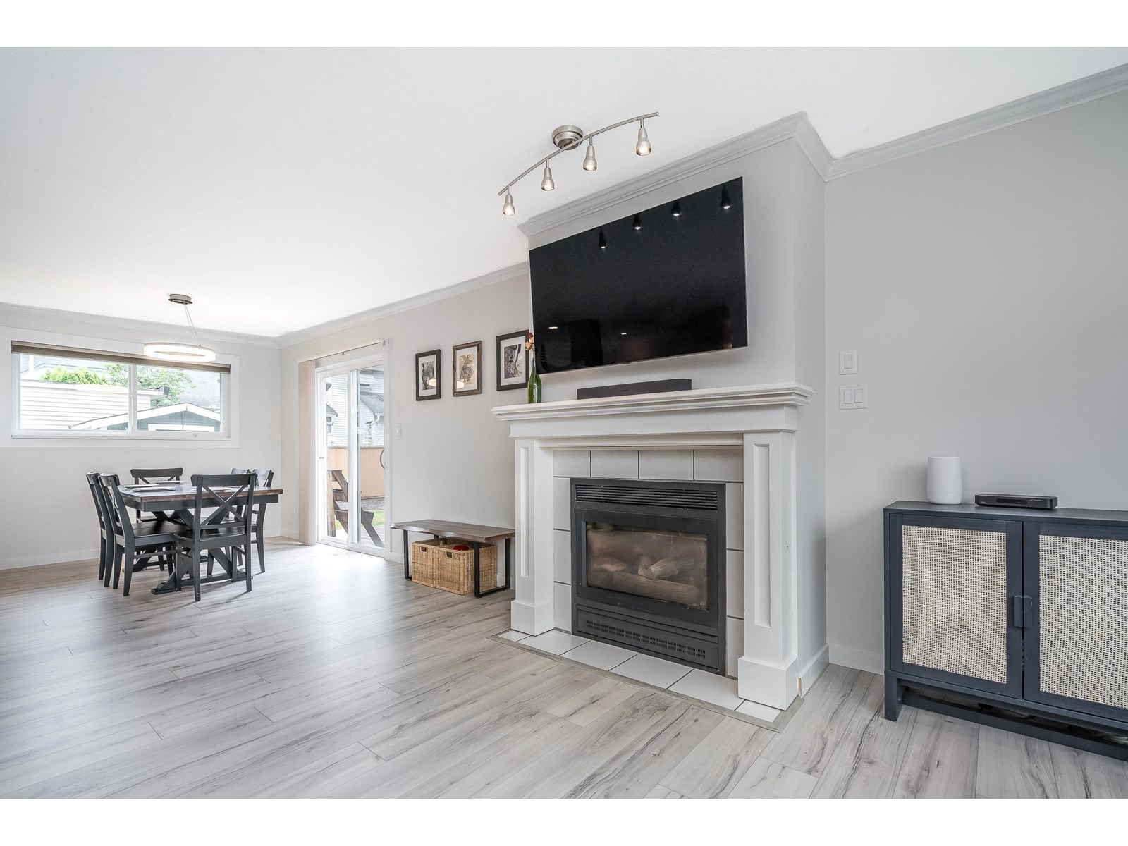 Photo 8 of 18096 61 Avenue, Surrey BC