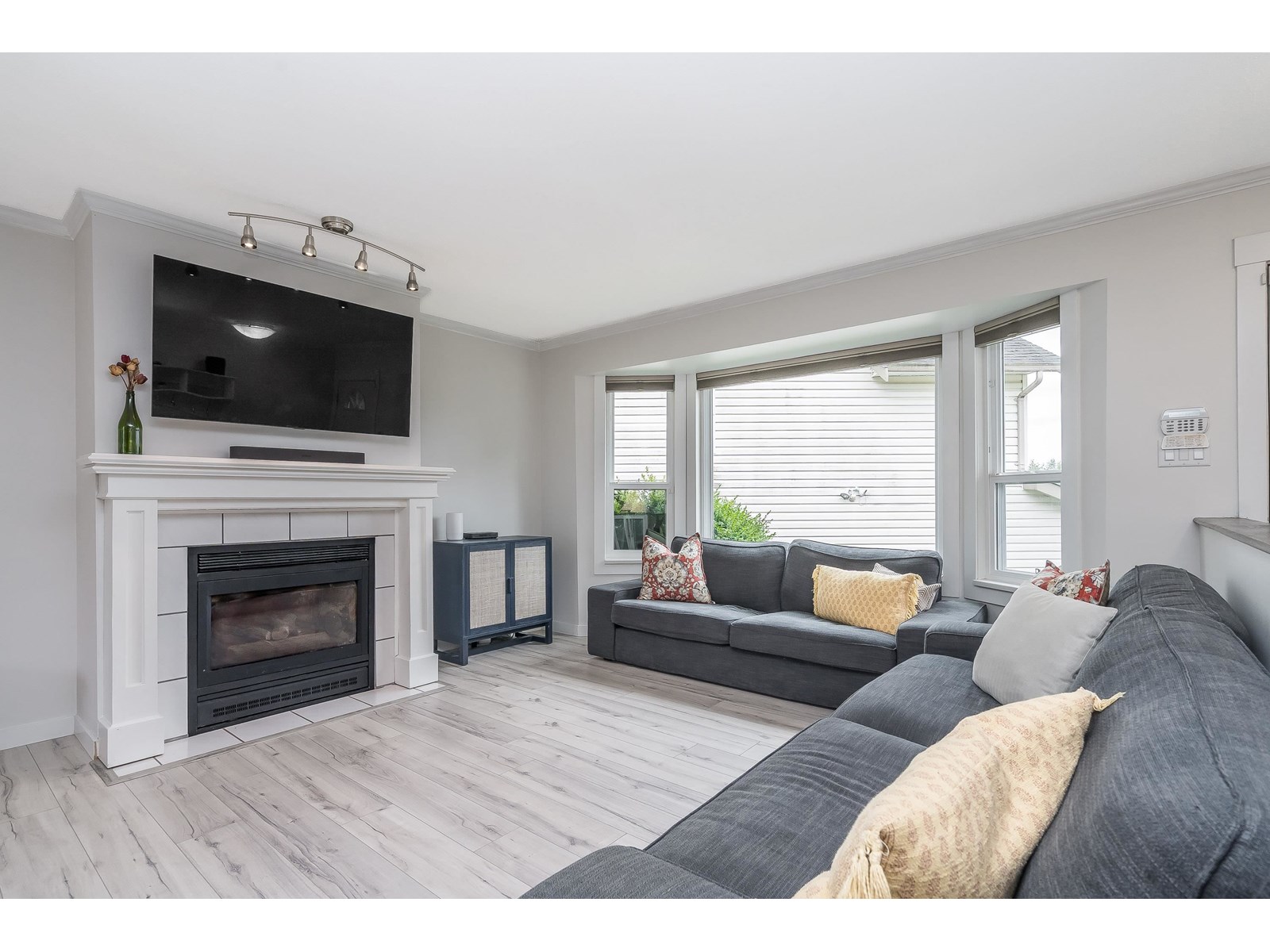 Photo 7 of 18096 61 Avenue, Surrey BC