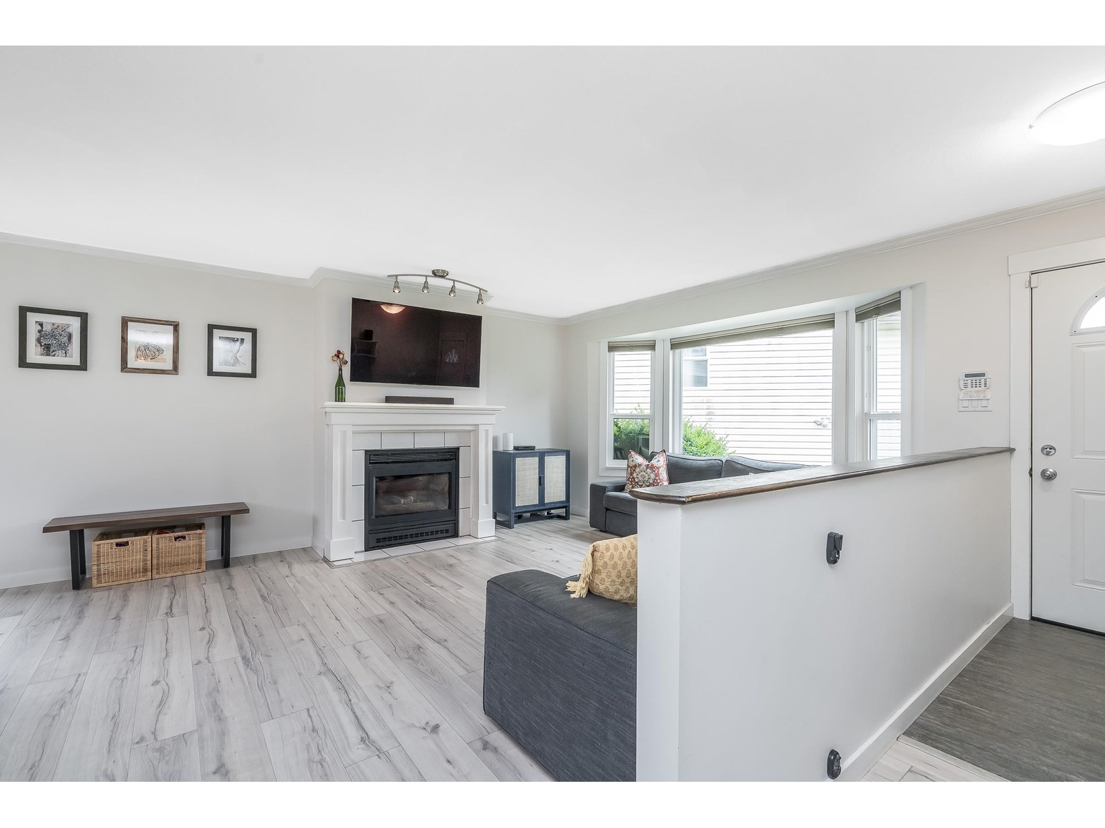 Photo 5 of 18096 61 Avenue, Surrey BC