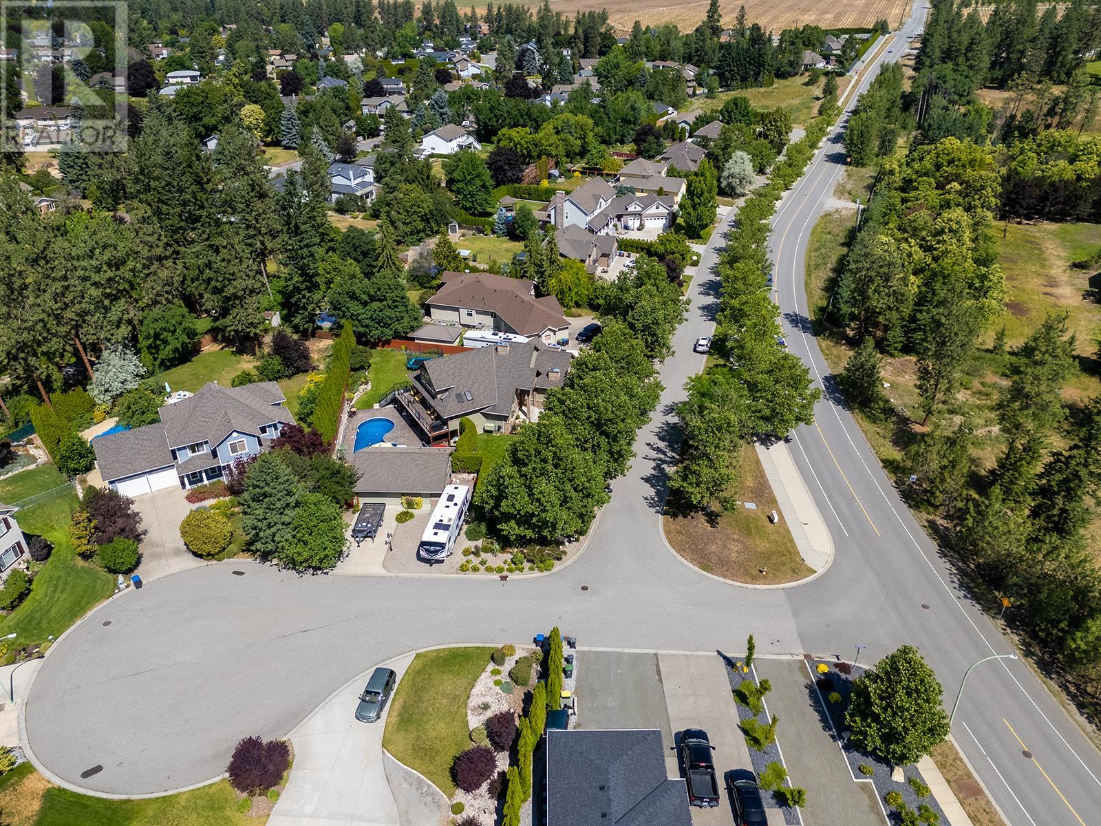 Photo 4 of 1682 Larkridge Court, Kelowna BC