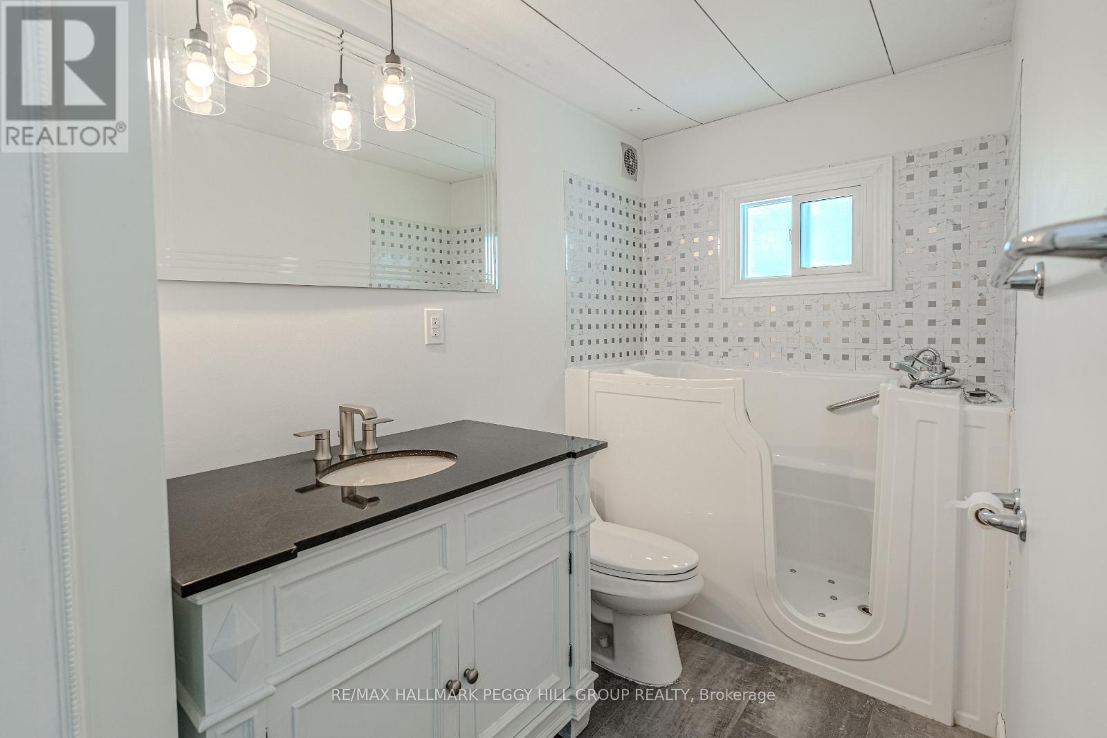 Photo 7 of 85 Hawthorne Drive, Innisfil ON