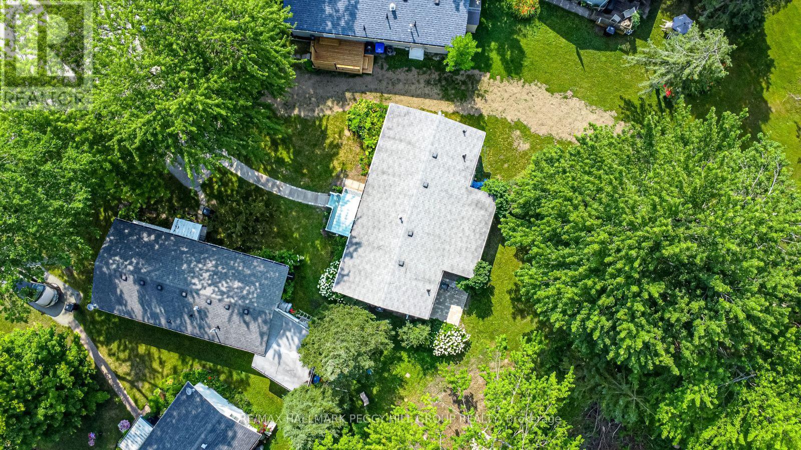 Photo 12 of 85 Hawthorne Drive, Innisfil ON