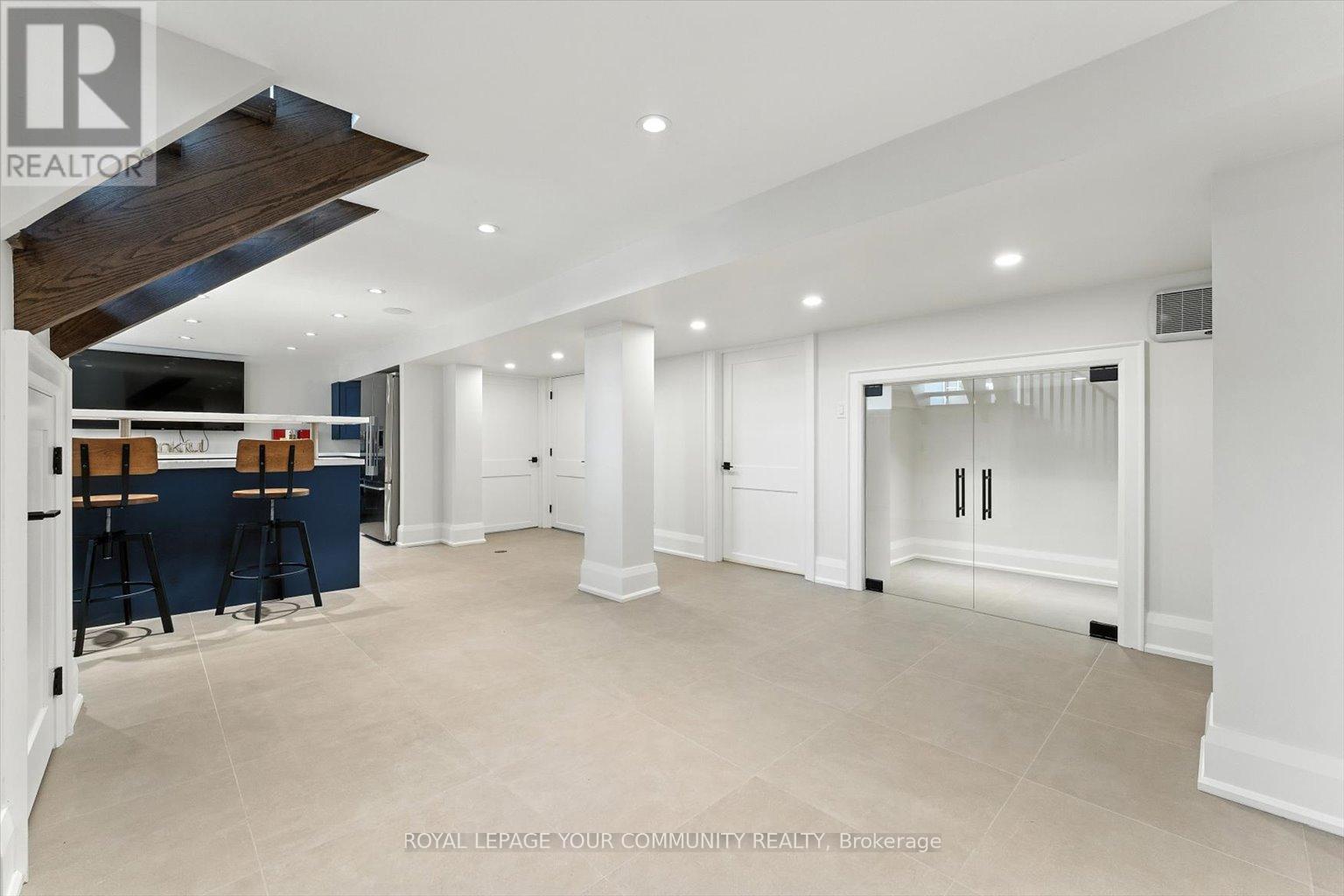 Photo 5 of 165 Clearview Heights, King ON