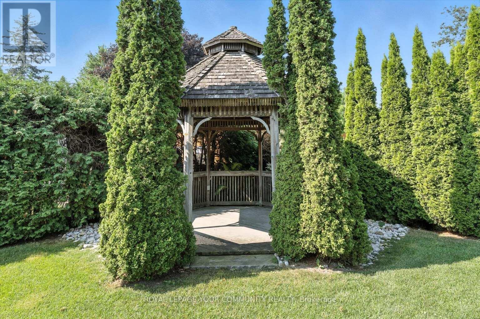 Photo 15 of 165 Clearview Heights, King ON