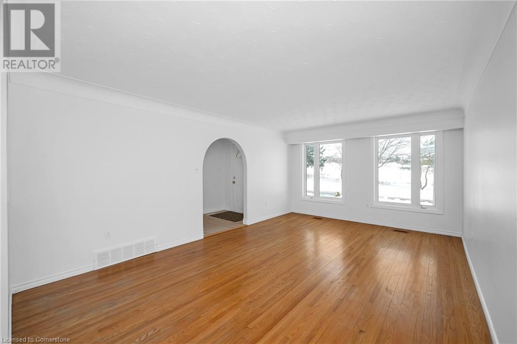 Photo 32 of 105 Lavina Crescent, Hamilton ON