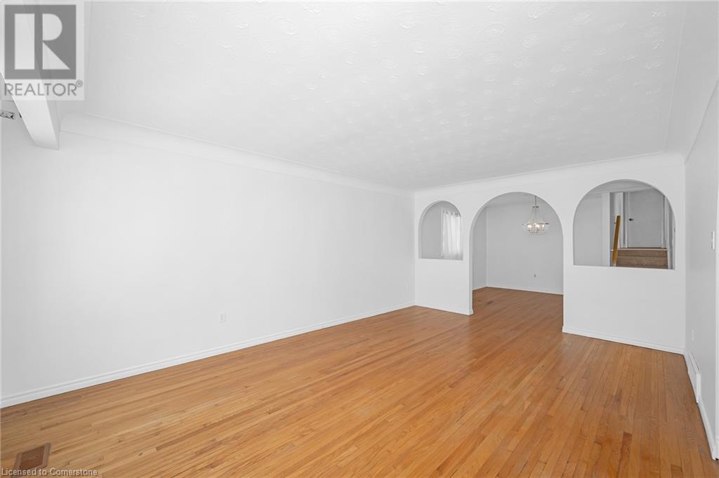 Photo 25 of 105 Lavina Crescent, Hamilton ON