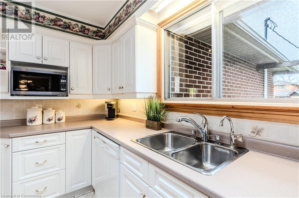 Photo 18 of 4411 Longmoor Drive, Burlington ON