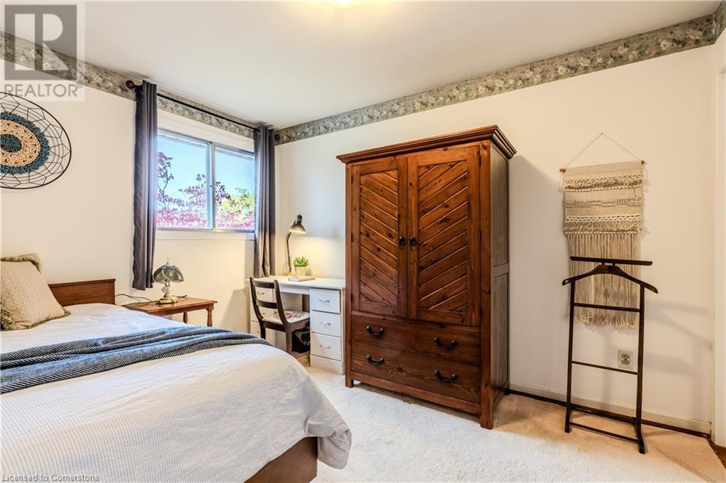 Photo 3 of 4411 Longmoor Drive, Burlington ON