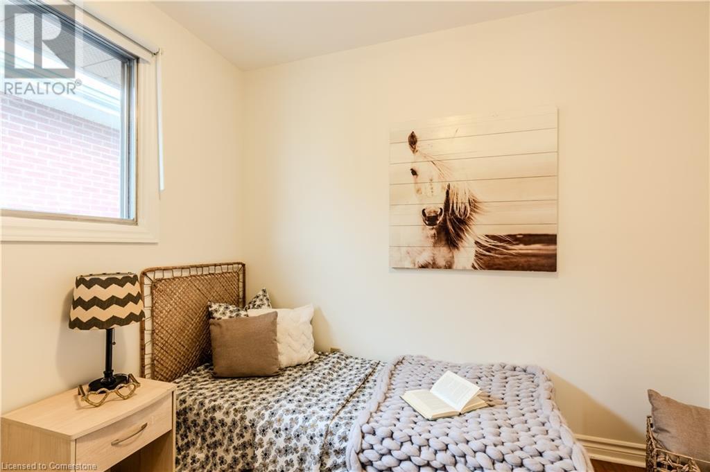 Photo 4 of 4411 Longmoor Drive, Burlington ON