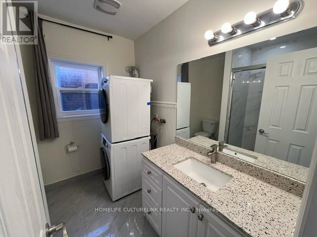 Photo 3 of A 575 College Street, Toronto ON
