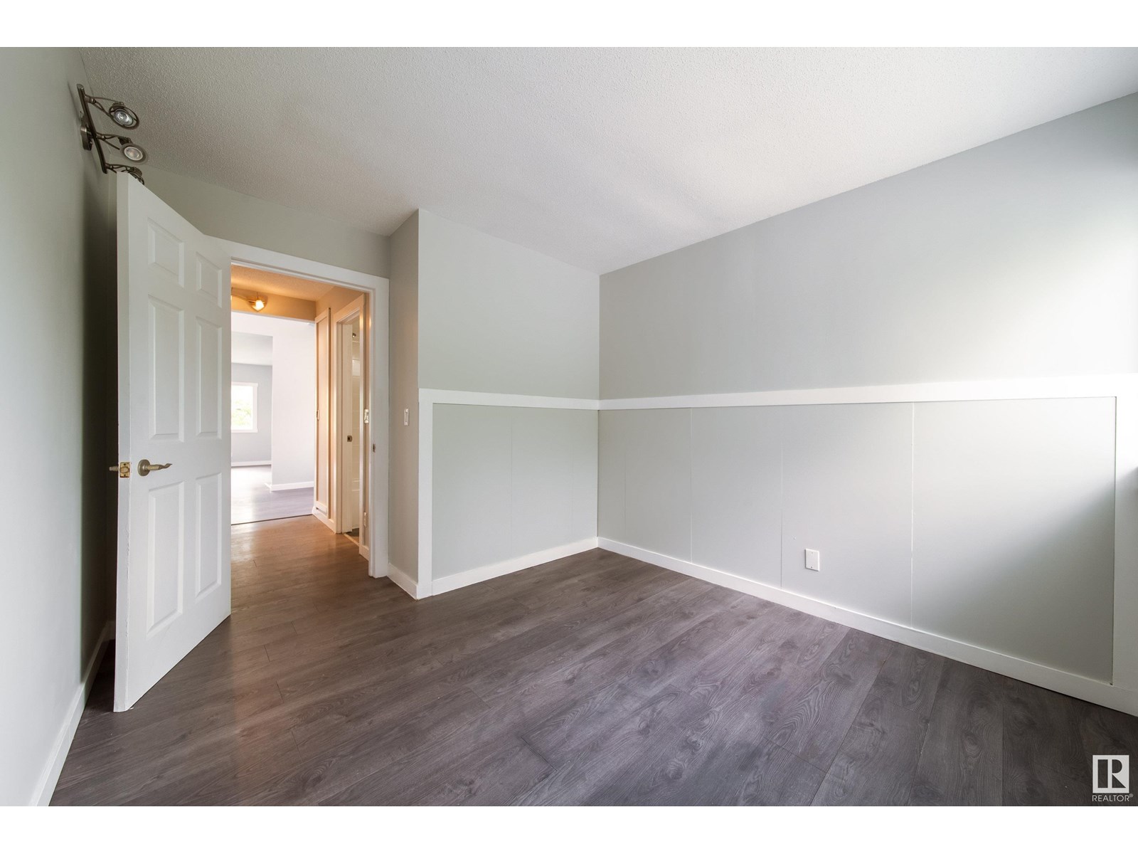 Photo 32 of 11908 77 St Nw, Edmonton AB