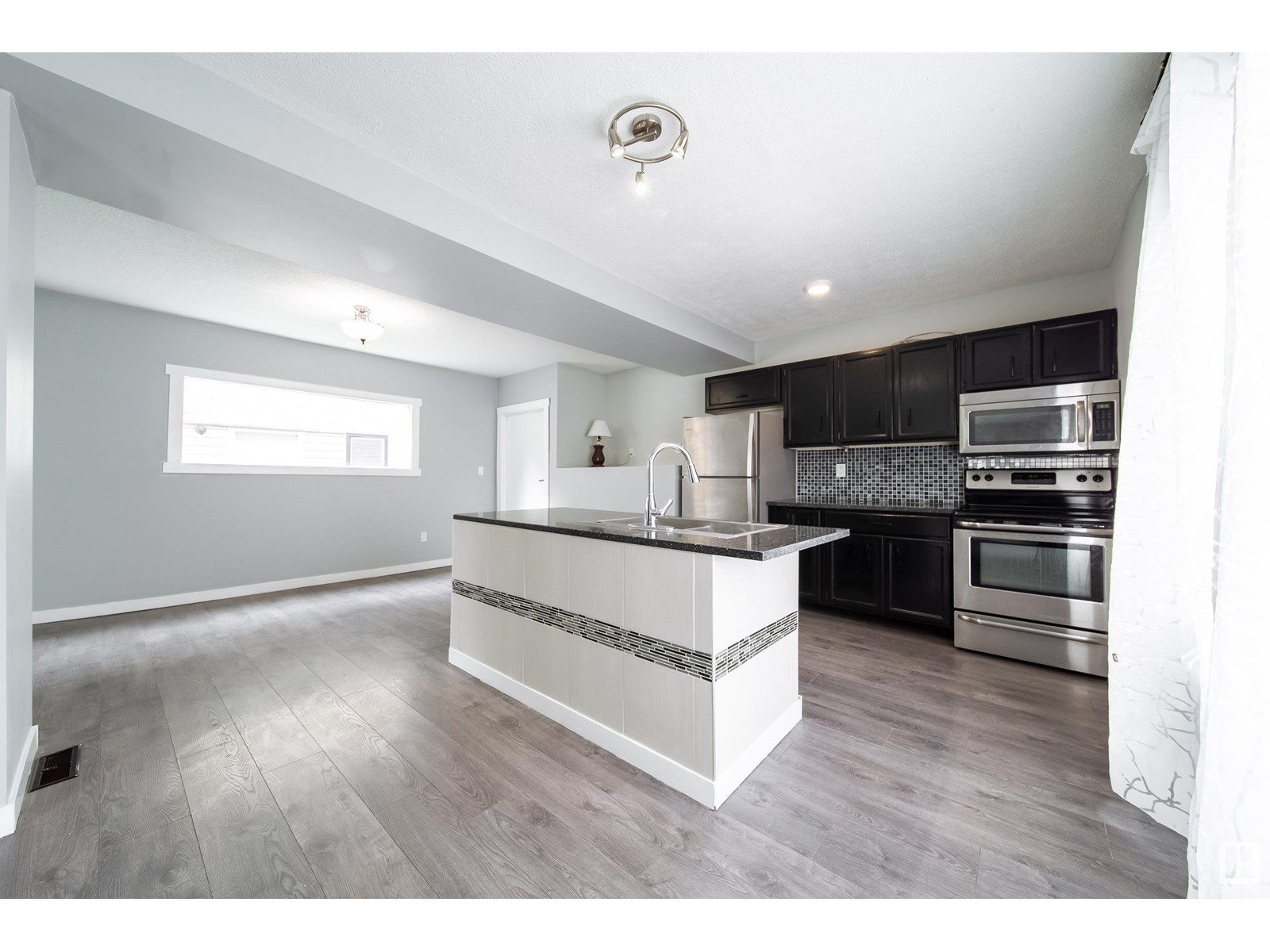 Photo 14 of 11908 77 St Nw, Edmonton AB