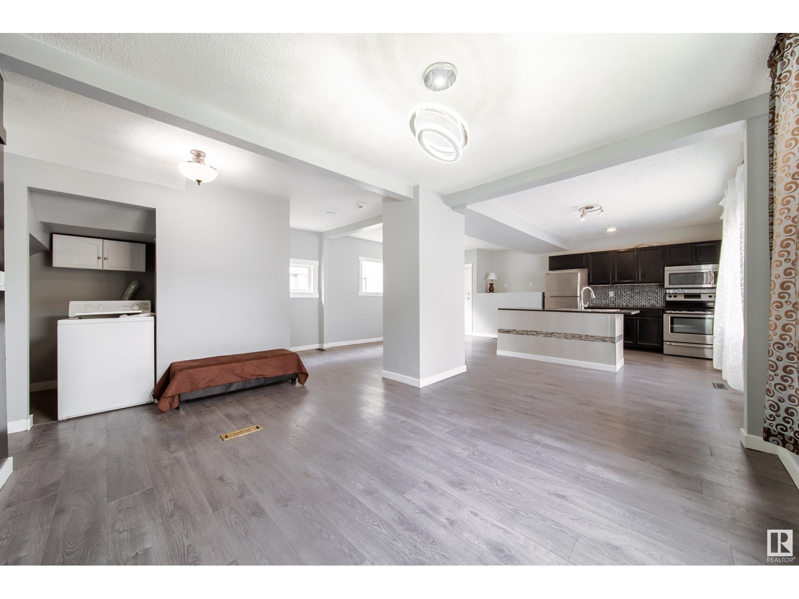 Photo 11 of 11908 77 St Nw, Edmonton AB