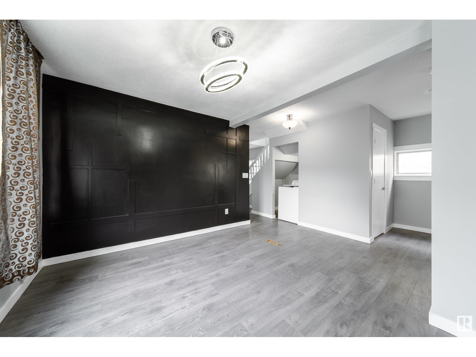 Photo 10 of 11908 77 St Nw, Edmonton AB